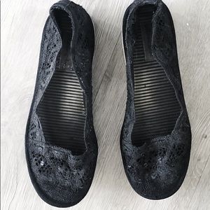 BLACK LACE SLIP ON SHOES